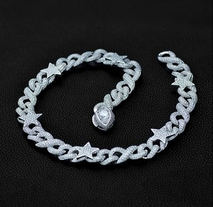 สร้อยคอฮิปฮอปแบบ Cuban Link เงินแท้ชุบทอง ดีไซน์หรูหรา สำหรับโอกาสพิเศษ สไตล์ที่ได้รับความนิยมสูง ดูมีระดับ ราคาสมเหตุสมผล - Product Image 2