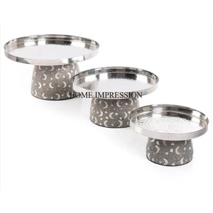 Alta calidad estándar Color negro Aspecto atractivo Acabado esmaltado con textura martillada Bandeja DE SERVICIO DE METAL superior redonda plateada - Product Image 3