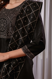 Look élégant, illuminez votre journée avec notre magnifique salwar kameez en coton ethnique, disponible en plusieurs tailles. - Product Image 6