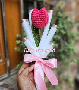 Ramo de Tulipanes Artificiales de Ganchillo Hechos a Mano, Mini Ramo de Flores de Ganchillo de Lana, Decoración de Boda por Proveedores Indios - Product Image 4