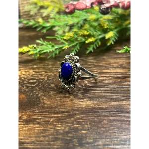 Bague Romantique en Platine Freda Martinez avec Lapis Lazuli Taille Princesse et Monture en Argent Sterling, Taille 8, Idéale au Quotidien - Product Image 4