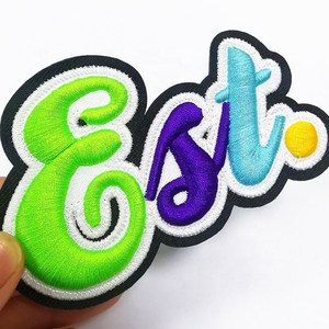 Écussons brodés personnalisés 2025, sans MOQ, à coudre ou à repasser, en chenille, motif cœur, pour chapeaux, bordure Merrow - Product Image 5