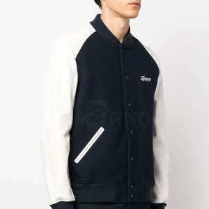 Chaqueta con letras de tela de lana de estilo callejero para hombre, diseño único, ropa larga de invierno con calefacción alta disponible en talla XS a la venta - Product Image 3