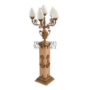 Lampe sur pied en laiton de style français antique avec piédestal en marbre luxueux et abat-jour en verre givré - Product Image 1