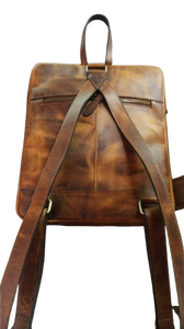 Mochila de Cuero Crunch DIVINE INTERNATIONAL con Asa Resistente y Cierre de Cremallera, Hecha a Mano con Cuero Genuino - Product Image 2