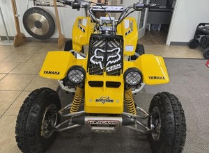 Quad industriel Yamaha Banshees-350 YFZ350L de 1999, 347 cm³, moteur bicylindre en parallèle refroidi par liquide, carburateur Mikuni 26 mm - Product Image 3