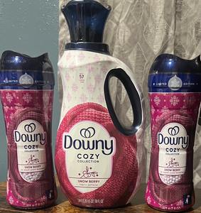 Las cuentas de aroma Downy Cozy aportan una fragancia acogedora a su ropa. Compre ahora. Entrega rápida y calidad premium. - Product Image 3
