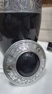 Urnes en métal élégantes pour stocker les restes incinérés avec dignité et grâce disponibles à un prix abordable - Product Image 5