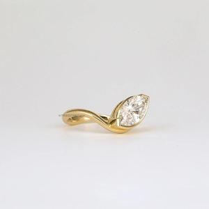 2 Carat Marquise Coupe Moissanite Diamant silhouette allongée et finition luxe Bague idéale pour cadeau de mariage - Product Image 2