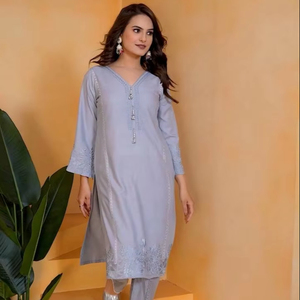 Salwar Kurta Tradicional para Niña con Bordado para Fiestas - Product Image 1