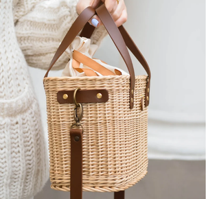 NOUVEAU PANIER D'ÉTÉ RECTANGULAIRE EN ROTIN UNIQUE À LA MODE AVEC LONGUE SANGLE EN CUIR |   Sac en paille de style vintage, sac naturel, sac pour femme - Product Image 4