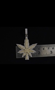 Colgante de Diamantes de Moda para Hombre, Hecho con Detalles de Precisión y un Fuerte Carácter Sofisticado, de la India - Product Image 5