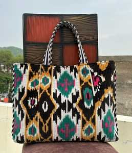 กระเป๋าโท้ทผ้าควิลท์ทำด้วยมือสไตล์อินเดียสำหรับผู้หญิงผ้ากำมะหยี่เนื้อนุ่มพิมพ์ลายมีสไตล์กระเป๋าช้อปปิ้งแบบมีซิปปิด - Product Image 2