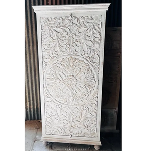 Armoire en bois de manguier massif sculptée à la main avec des sculptures florales ornées et une suspension spacieuse et un rangement idéal pour les étagères - Product Image 1