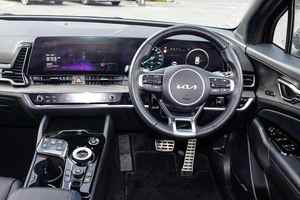 CLEAN 2024 K en una Sportage HEV GT-Line Auto FWD Volante a la derecha - Product Image 4