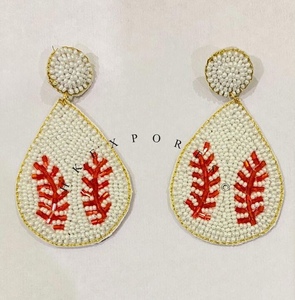 Boucles d'oreilles perlées de baseball et de softball artisanales pour les amateurs de sport Bijoux de sport personnalisables - Product Image 4