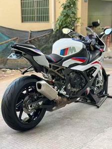OFERTA ESPECIAL B*MW1 S1000RR: 1000cc, 4 Cilindros, Refrigeración Líquida y Experiencia Emocionante Inspirada en las Carreras - Product Image 4