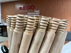 Manche en bois d'eucalyptus Tête de balai en plastique portable Fabriqué au Vietnam 60-120 cm Prix compétitif - Product Image 4
