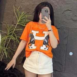 T-shirt mignon de dessin animé pour femmes - Tissu en coton doux et respirant, style décontracté, parfait pour les jeans, les jupes et les shorts - Product Image 3