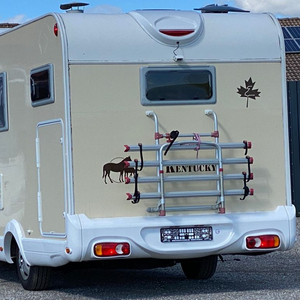 Autocaravana de Lujo 2015 - Emisión Euro 5, 4-6 Pasajeros, Blanca, para Viajes Familiares, con Piso Acrílico y Cocina - Product Image 3
