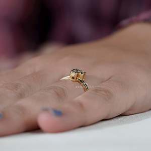 Anillo de Diamante Cultivado en Laboratorio en Oro Amarillo con Letra T, Corte Bezel, Claridad EF/VS, Certificado IGI, Anillo de Compromiso Unisex, Anillos de Diamante Únicos - Product Image 4