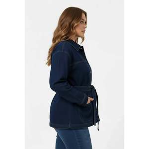 Veste en jean pour femmes grandes tailles avec détail de ceinture à nouer, bleu marine - Product Image 2