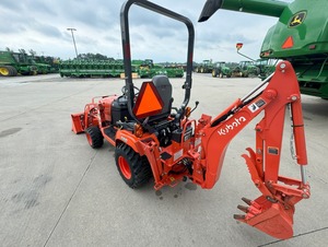 รถแทรกเตอร์ขนาดเล็กคูโบต้า BX23S |   รถแทรกเตอร์ขนาดเล็ก 23 แรงม้า ขับเคลื่อน 4 ล้อ เครื่องยนต์ดีเซล พร้อมที่ตักด้านหน้าและรถขุดด้านหลัง - Product Image 4