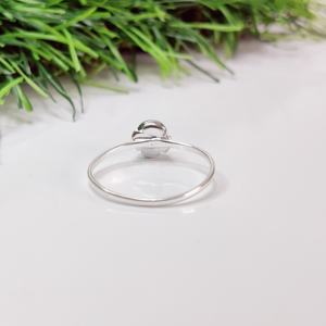 Anillo Clásico Ligero de Plata con Piedra Lunar Facetada para Bodas, Fiestas o Aniversarios - Product Image 3