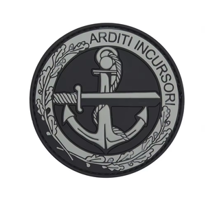 Logotipo personalizado calavera cosido parche etiquetas hechas a mano 3D en relieve PVC goma con diseño libre lentejuelas decoración Chenille tela venta - Product Image 5