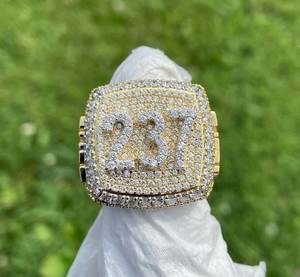 Anillo de fiesta de lujo con número personalizado, estilo hip hop, plata de ley 925, chapado en rodio, con diamantes de moissanita VVS. - Product Image 1
