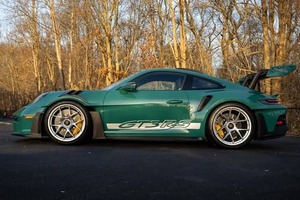 2022 pour 718 Boxster S voiture de sport deux places convertible turbocompressée avec une autonomie de 301 à 400 km et une batterie de 50 à 70 kWh pour l'exportation - Product Image 2