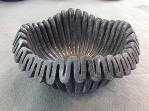 Bol à volants en marbre élégant fait à la main Design de luxe avec un attrait intemporel Artisanat sculpté unique pour la décoration de la maison de fête - Product Image 3