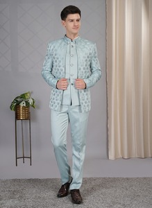 Traje de Tres Piezas Azul Claro para Hombre, Fabricación India, Elegante, para Fiestas de Oficina y Eventos Ceremoniales, Disponible al Mejor Precio - Product Image 2