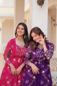 Meilleur Prix Moderne Renard Georgette Lourd 3mm Broderie Travail Lehenga Choli pour Femmes pour Mariages Festivals Indiens Essentiels Soie - Product Image 5