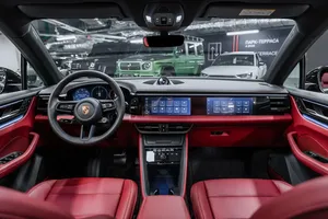 NEAT 2025, Macan 4 II, faible kilométrage, transmission automatique, toit ouvrant panoramique, éclairage LED, feux diurnes LED - Product Image 4