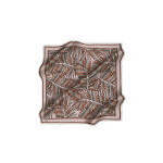 ผ้าพันคอผ้าไหมลายทแยงทรงสี่เหลี่ยมสีเบจพิมพ์ดิจิตอลลายใบไม้ - Product Image 3