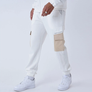 Ensemble sweat à capuche et jogger blanc personnalisé avec panneau beige et poches cargo pour vêtements décontractés et de sport - Product Image 6