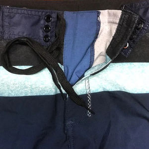 Short de sport en polyester noir pour homme | Logo de basket-ball personnalisé imprimé | Shorts de sport en maille en gros - Product Image 5