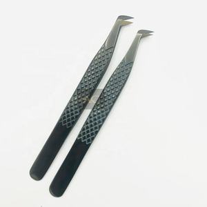 Vente en gros pince à cils professionnelle solide en acier inoxydable avec poignée diamantée Faux cils avec logo personnalisé Plasma noir pointu - Product Image 2