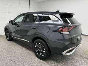 2023 para Kia Sportage Hybrid SX-Prestige Dirección izquierda Asientos de cuero interiores oscuros R19 Tamaño del neumático - Product Image 3