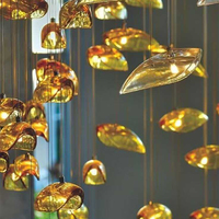 Lustres suspendus en forme de poisson en verre en spirale personnalisés pour plafond haut, salon de villa, escalier, pièce de hauteur duplex