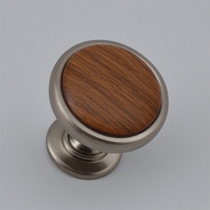 Bouton royal en métal et bois en laiton fabriqué avec des gravures traditionnelles offrant un look premium pour une décoration intérieure intemporelle - Product Image 6