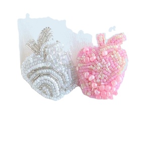 Broches de alambre de lingotes de nuevo diseño de la mejor calidad, insignias de cuentas a la moda, hermoso broche bordado #070356 a precio mayorista - Product Image 6