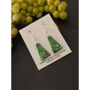 Pendientes Colgantes Hechos a Mano en Plata de Ley y Turquesa Verde Mohave con Diseño de Losa, Estilo Navajo - Product Image 3