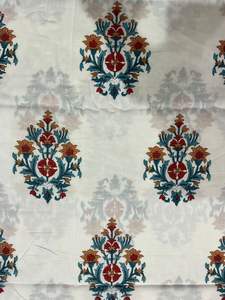 Tissu brut en coton indien en gros, écologique, biologique, imprimé à la main avec des motifs floraux, pour la décoration de la maison, les sacs, la couture, les vêtements pour femmes - Product Image 4