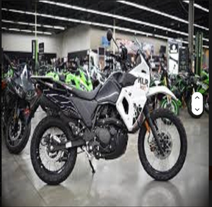 Nouvelles motos Kawasaki KLR 650 en stock, répondant aux normes de vente. - Product Image 1
