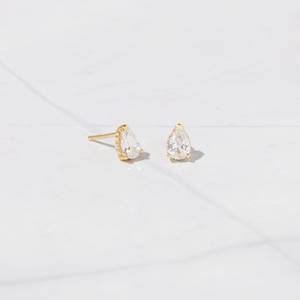 Clous d'oreilles minimalistes plaqués or de luxe Boucles d'oreilles en diamant avec zircon cubique Bijoux Cadeaux Boucles d'oreilles de mariée CZ pour femmes - Product Image 1