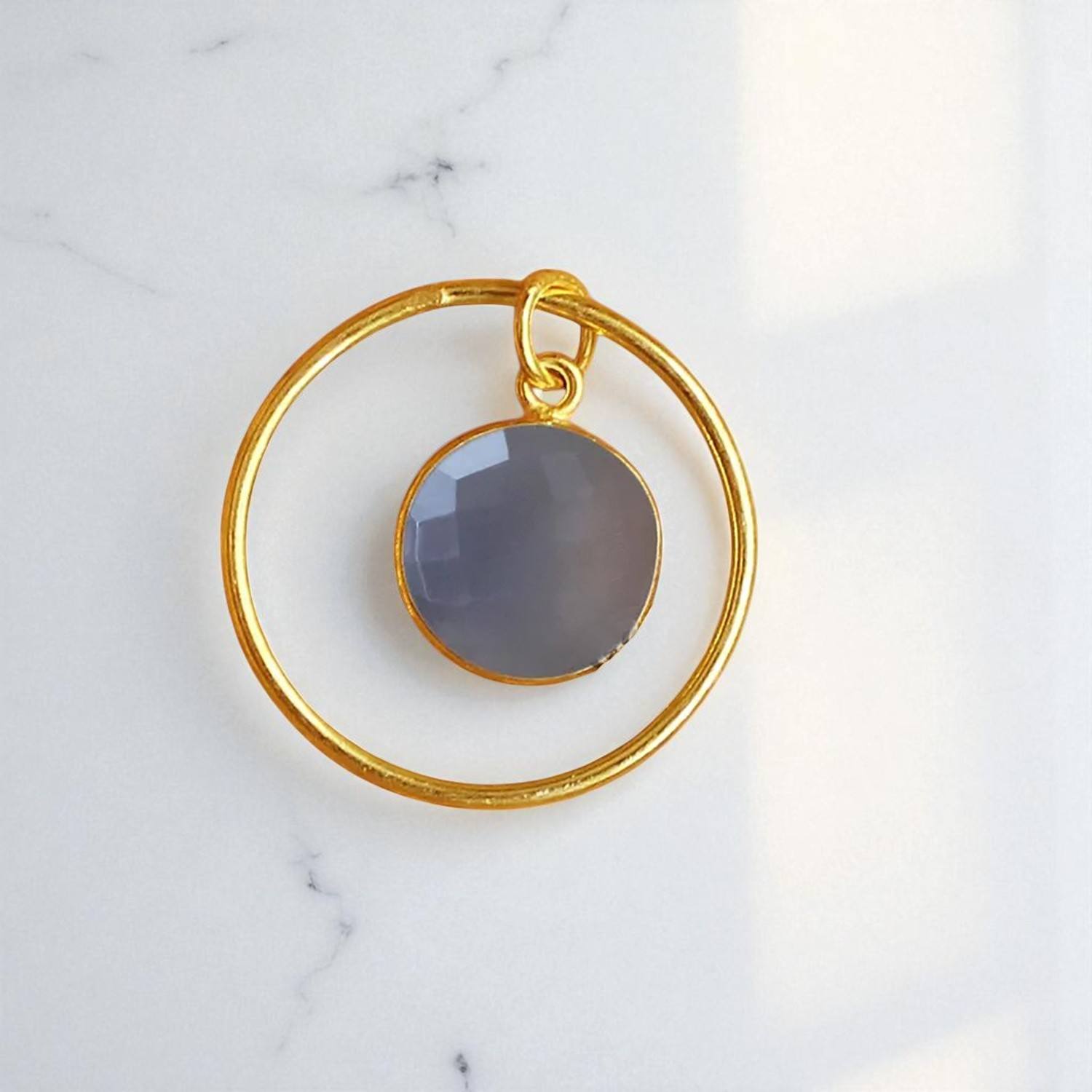 คาลซิโดนีสีเทา