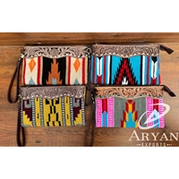 Nouveau élégant occidental aztèque repoussé en cuir bracelet pochette Vintage marron outillage sacs à main Unique aztèque matelassé en cuir bracelet sac