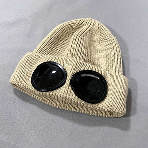 Gorro con logotipo bordado personalizado, gorro de punto frío, gorro cálido de lujo de invierno para hombres y mujeres - Product Image 3